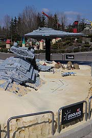 Highlight des neuen Bereiches im Miniland ist der knapp zwei Meter lange Sternenzerstörer „Finalizer“ (©Foto: Martin Schmitz)